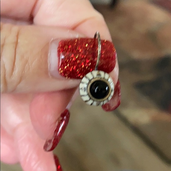 Pretty small white and black Myka earrings ! - Picture 2 of 3